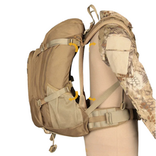 Load image into Gallery viewer, Camohunters Shadow tactical backpack back panel ergonomic straps
